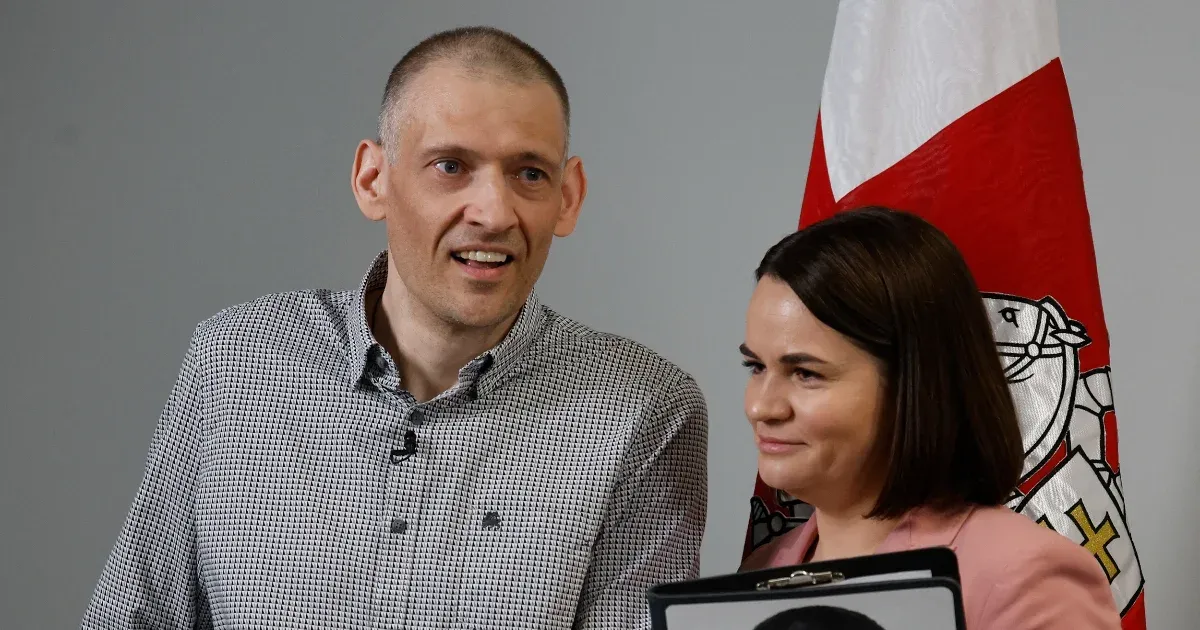 Magánzárka, vérző orr, dermesztő hideg, kegyetlen őrök: börtönéveiről beszélt a szabadult belarusz ellenzéki