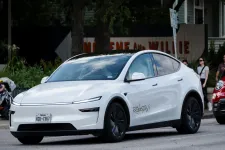 Több év ígérgetés után a Tesla végre bemutatta a robottaxiját