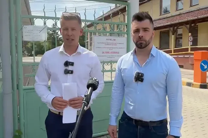 Magyar Péterék megnézték a szentesi kórházat, és nem volt klíma a műtőkben