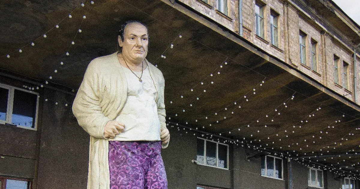 Mit keres Tony Soprano egy litván vasútállomáson?