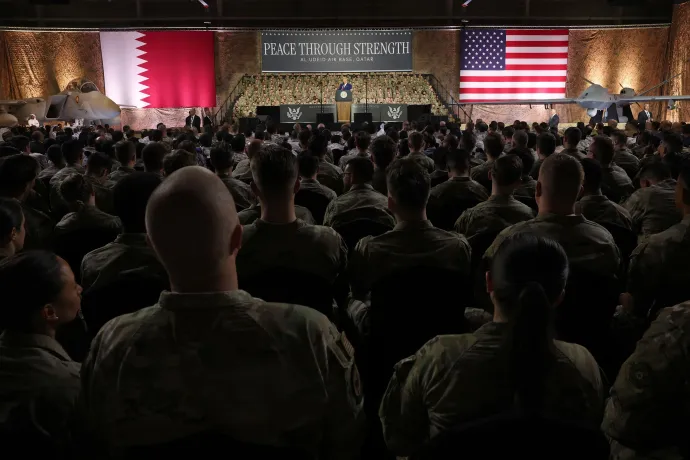 Donald Trump amerikai elnök az al-Udeid támaszponton 2025 májusában – Fotó: Win Mcnamee / Getty Images