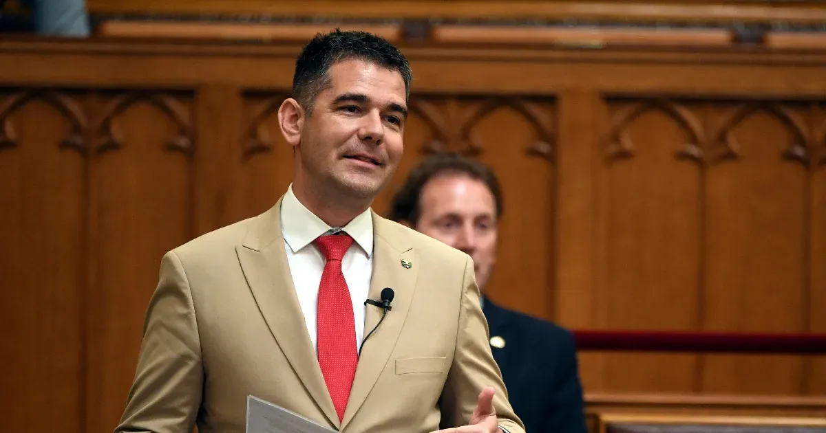 Lánya ballagását cigányviccel ünnepelte Novák Előd