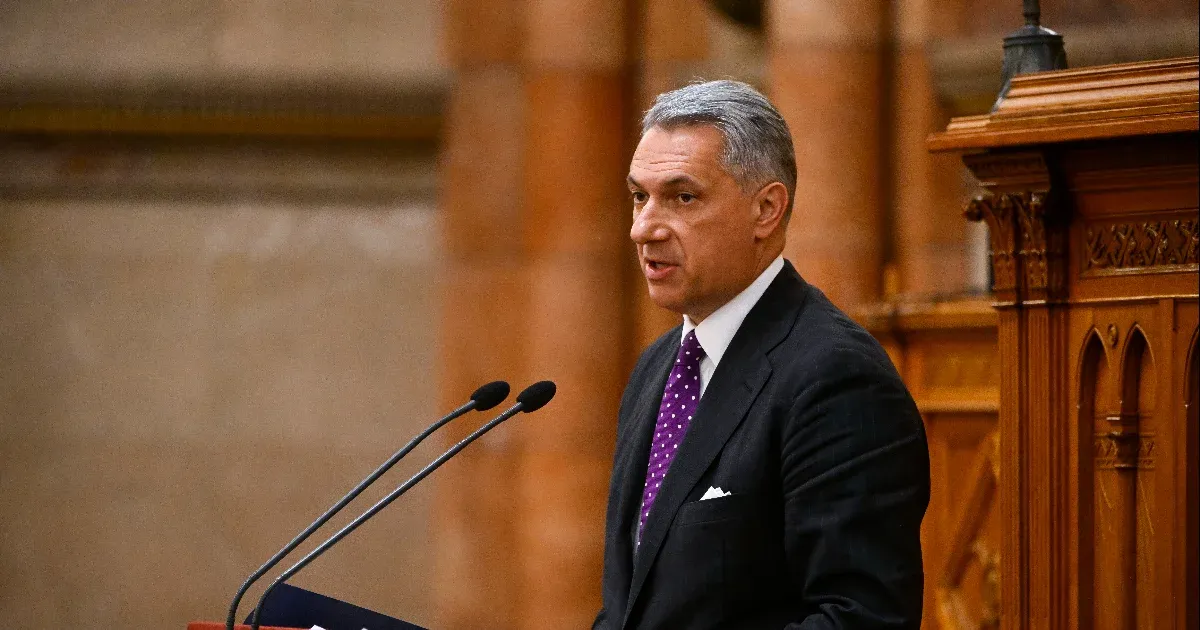 Lázár János szerint adathalász oldal a Holavonat.hu