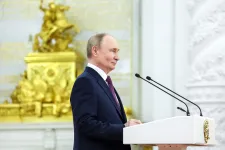 Pew Research: Tavalyhoz képest népszerűbb Putyin a magyarok körében, de Zelenszkij megítélése is javult