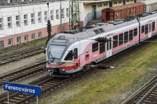 Elkeseredetten próbálják elrejteni a késő vonatokat, egyelőre nem sikerül