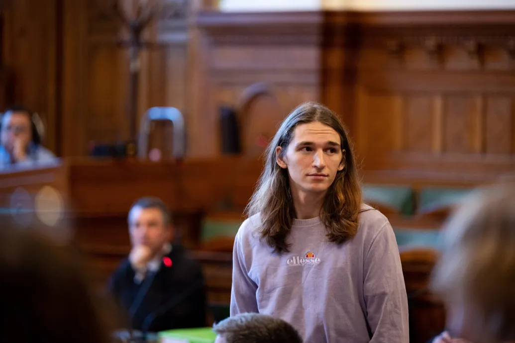 Egy EP-képviselő látogatta meg budapesti magánzárkájában az éhségsztrájkoló Maja T. antifát – Forrás: Telex.hu