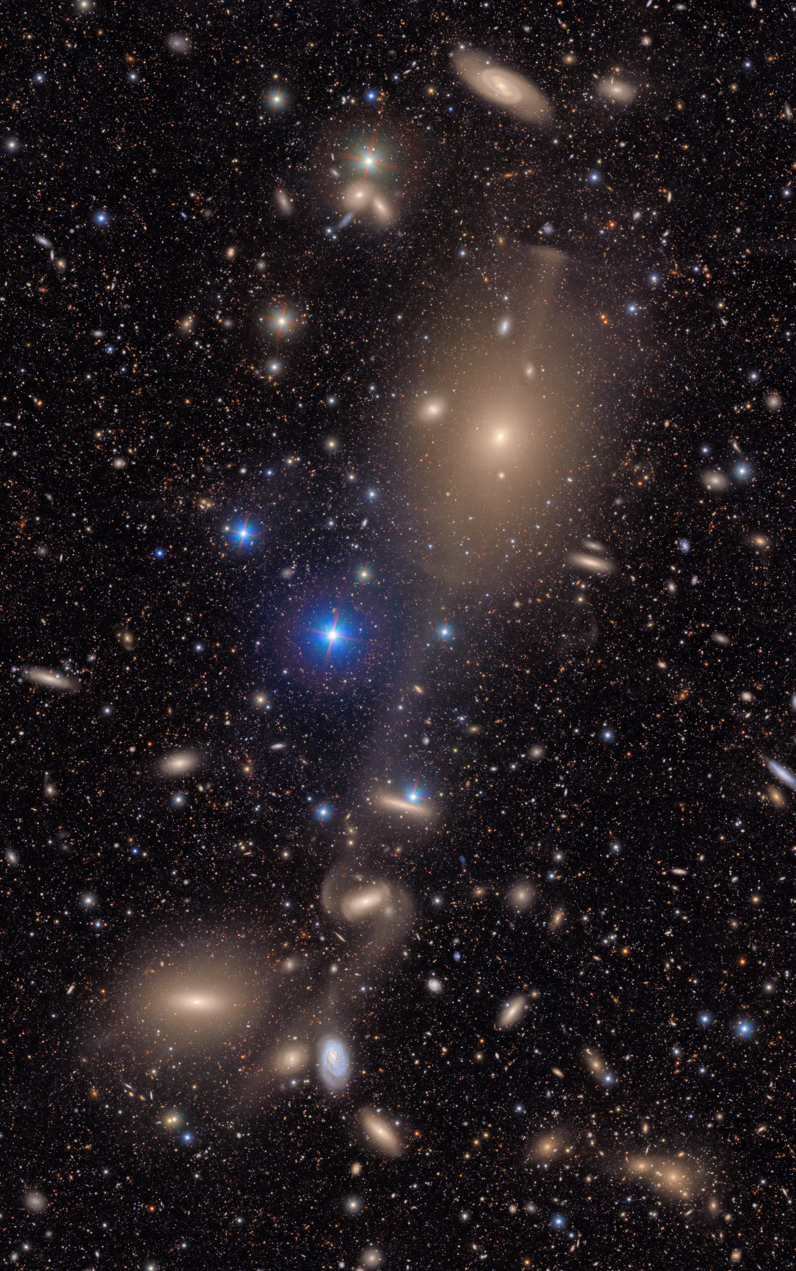 A Virgo-halmaz. A Tejútrendszer csillagait láthatjuk az előtérben, míg a háttérben távoli vöröses galaxisok látszanak. – Fotó: NSF–DOE / Vera C. Rubin Observatory