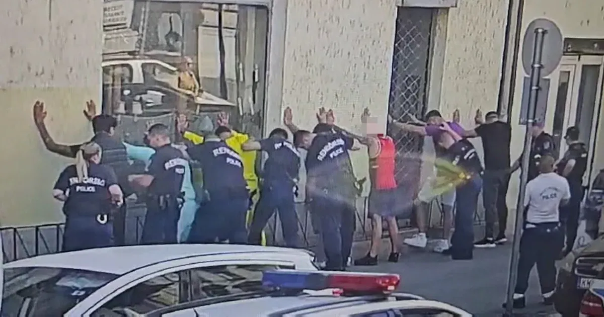 Egyszerre hét emberrel szemben intézkedett egy rendőr egy budapesti tömegverekedésnél