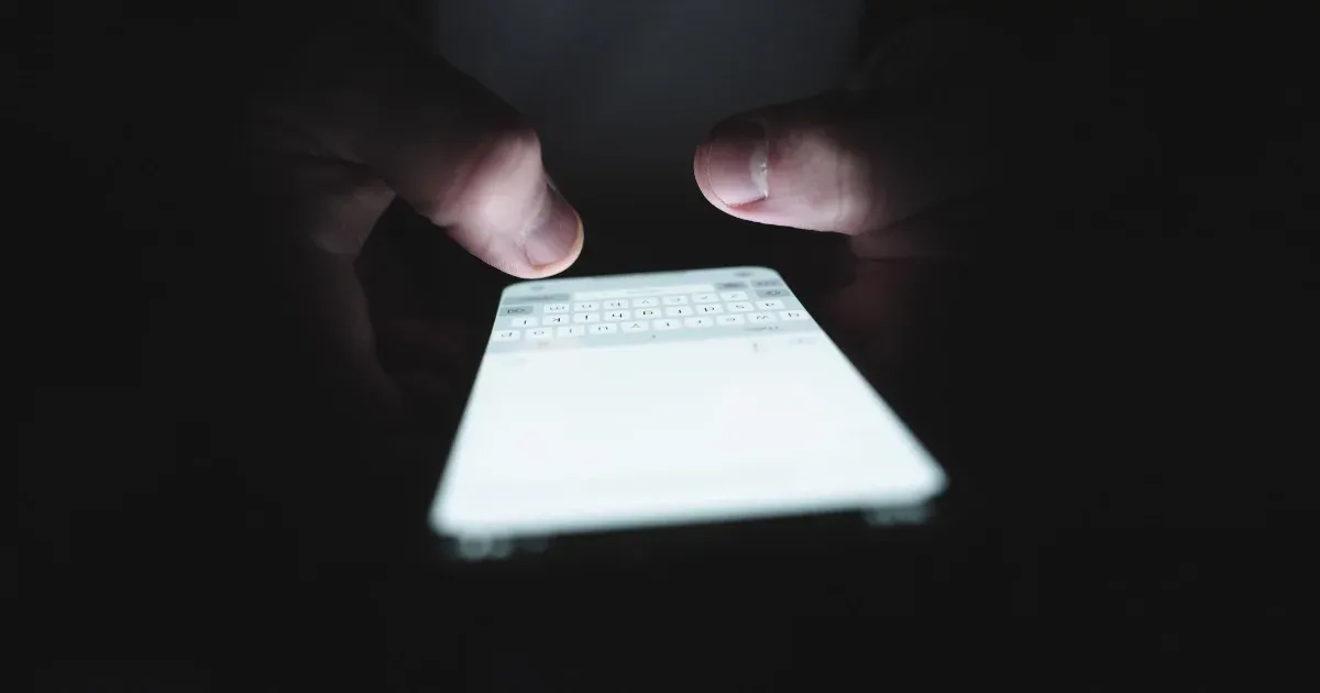 Sürgető sms-t kapott, hogy használja fel hűségpontjait, megadta banki adatait, félmillió forintja bánta