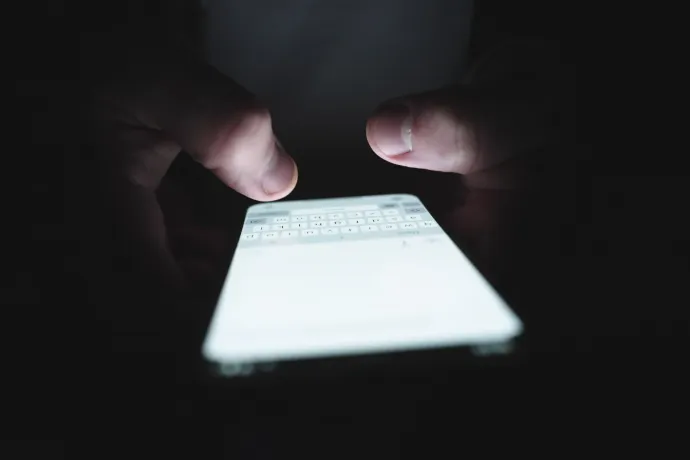 Sürgető sms-t kapott, hogy használja fel hűségpontjait, megadta banki adatait, félmillió forintja bánta