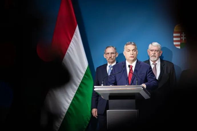Pintér Sándor, Orbán Viktor és Kásler Miklós sajtótájékoztatója a koronavírusról 2020 márciusában. Forrás: Orbán Viktor Facebook oldala