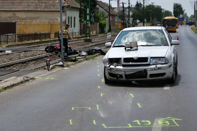 Két másodperc alatt két rossz döntést hozott a Haraszti úton a motoros, de az őt halálra gázoló autós is áldozat