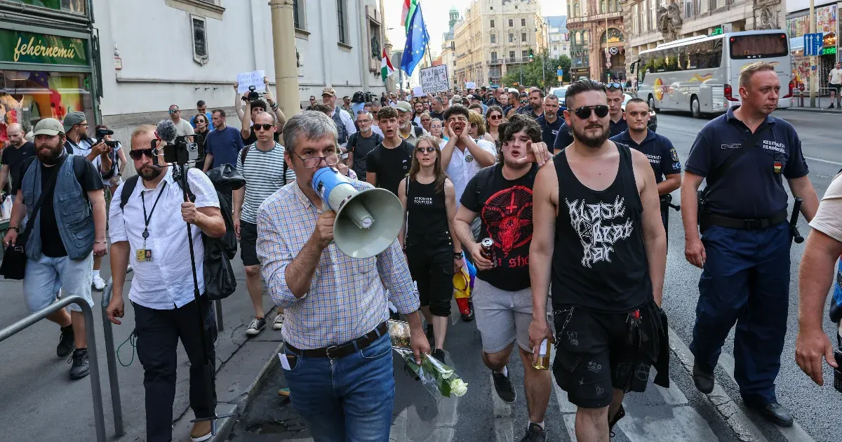 Ismét tüntetett Hadházy Ákos Budapest belvárosában