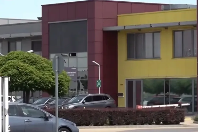 Munkahelye mosdójában szülte meg a nő ötödik gyerekét, majd zacskóban a hátizsákjába rejtette