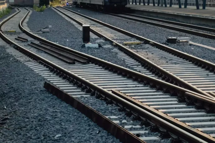 Kánikula miatt lassabban járnak a vonatok – a CFR sebességkorlátozásokat vezetett be több térségben