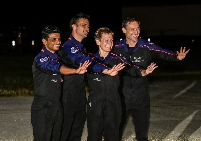 Shubhanshu Shukla, Kapu Tibor, Peggy Whitson és Sławosz Uznański-Wiśniewski, az Axiom Mission 4 (Ax-4) legénysége – Fotó: Steve Nesius / Reuters