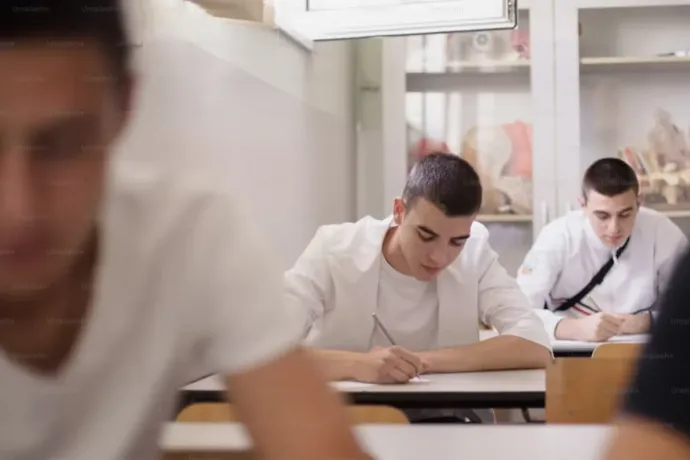 Matematikából vizsgáznak szerdán a nyolcadik osztályt végzett diákok