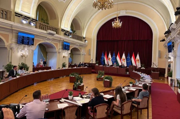 „Eljutottunk a mélybe” – elmaradt a Fővárosi Közgyűlés, mert a Fidesz és a Tisza Párt sem vett részt rajta