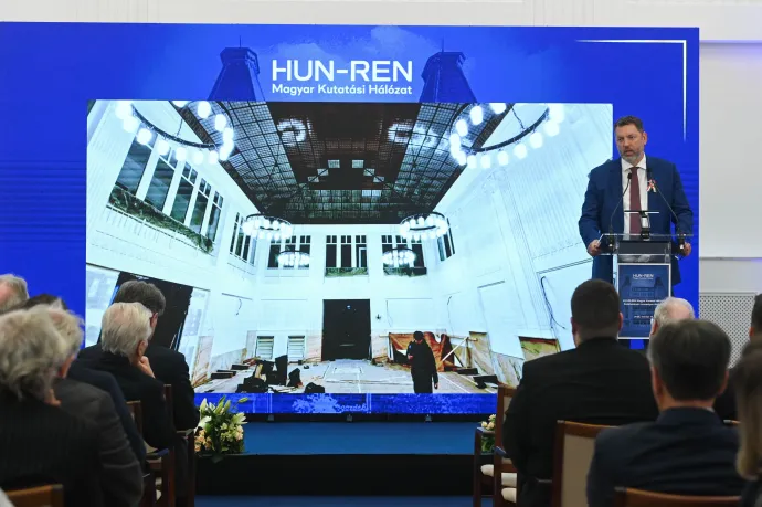 Akadémiai dolgozók: Orbán Viktor hatalmi szóval elrendelte a HUN-REN kutatóhálózat felosztását