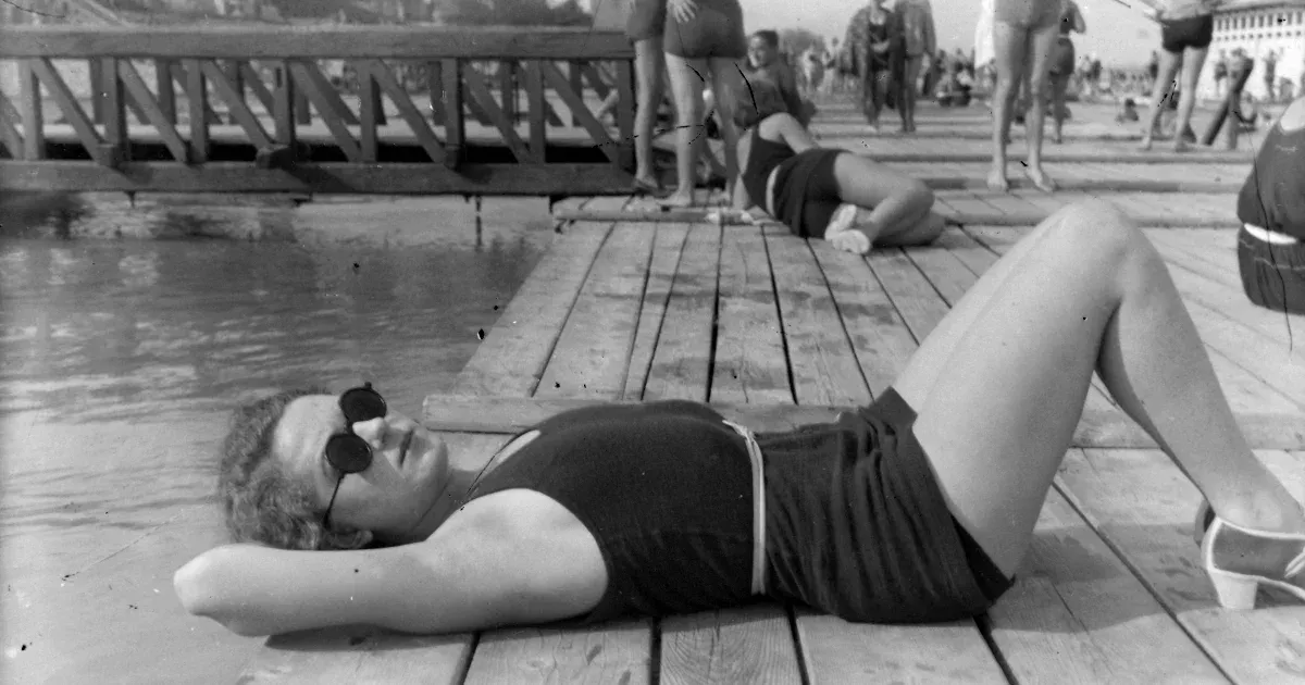 Így strandolt Budapest – a Duna-parti fürdőzés múltja