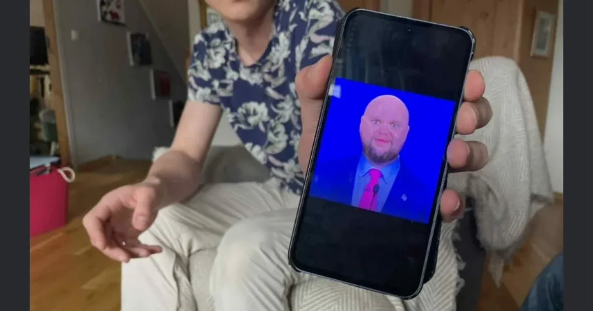 Egy norvég turista szerint kitoloncolták az USA-ból, miután egy J. D. Vance-mémet találtak a telefonján