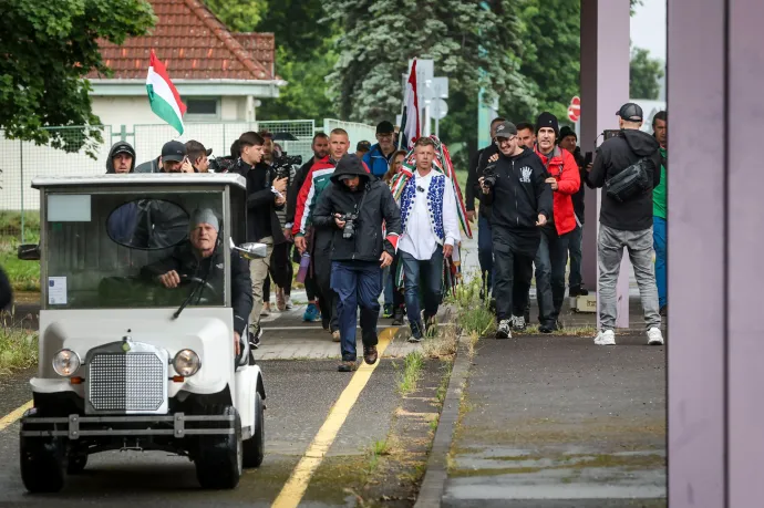 A Facebook több száz tiszás csoportot távolított el, de egy részüket már vissza is állították