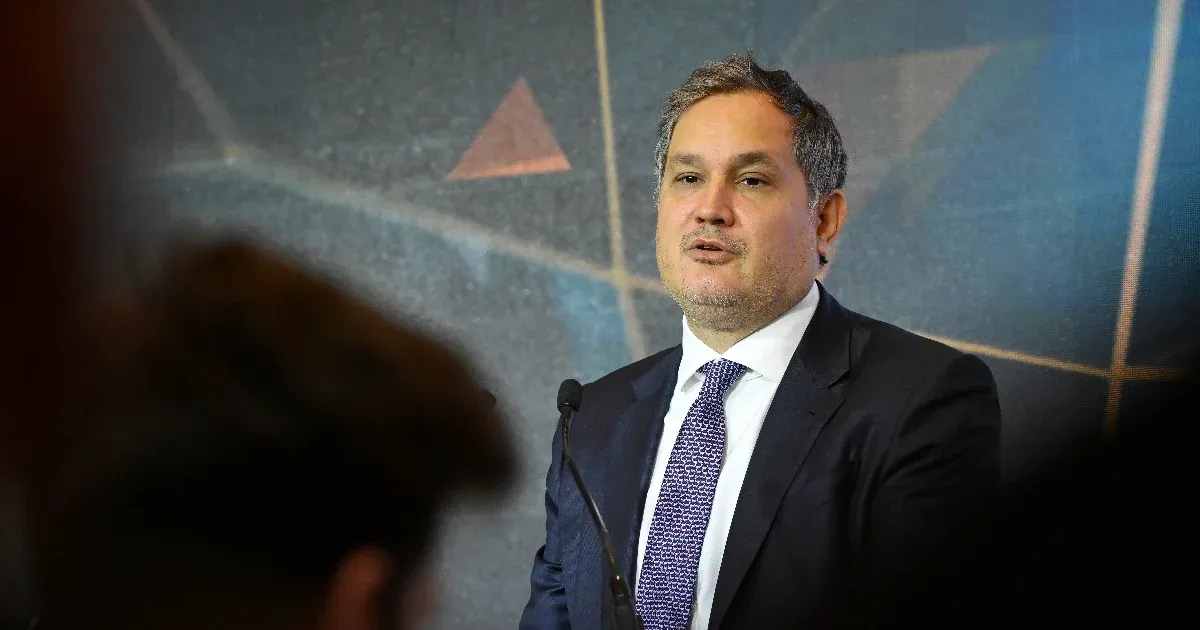 Körvonalazódik az újabb kínai hitel, három infrastrukturális projektről tárgyalt Nagy Márton az AIIB-vel