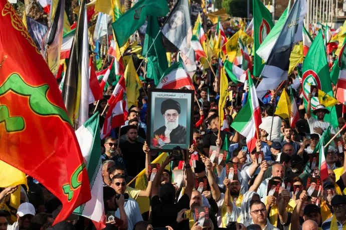 Először tartott beszédet a tűzszünet óta Irán legfőbb vezetője, szerinte pofont adtak Amerikának
