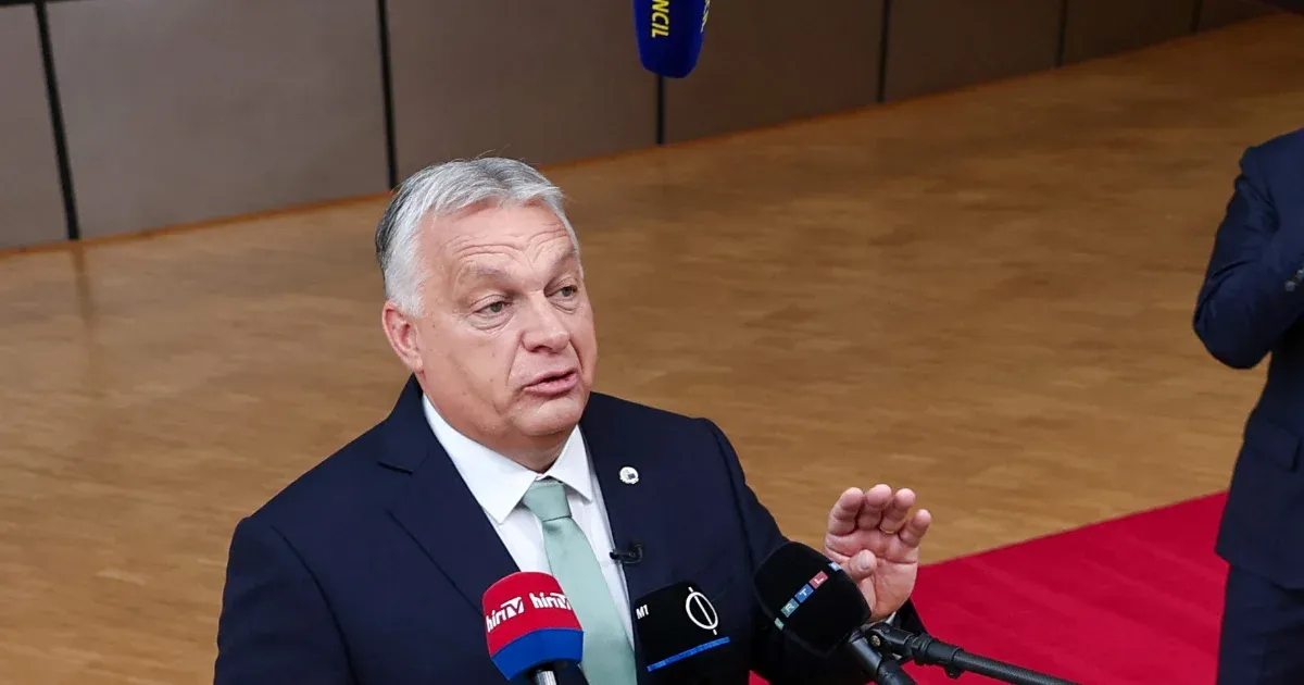 Orbán Viktor a repülőrajtról: Hosszú a kifutópálya, 10 millióan vagyunk a gépen, kis türelmet, menni fog