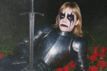 Kiadott egy látszólag alap black metal lemezt, aztán az internet megőrült tőle