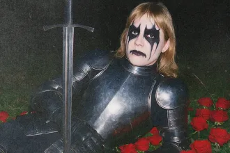 Kiadott egy látszólag alap black metal lemezt, aztán az internet megőrült tőle