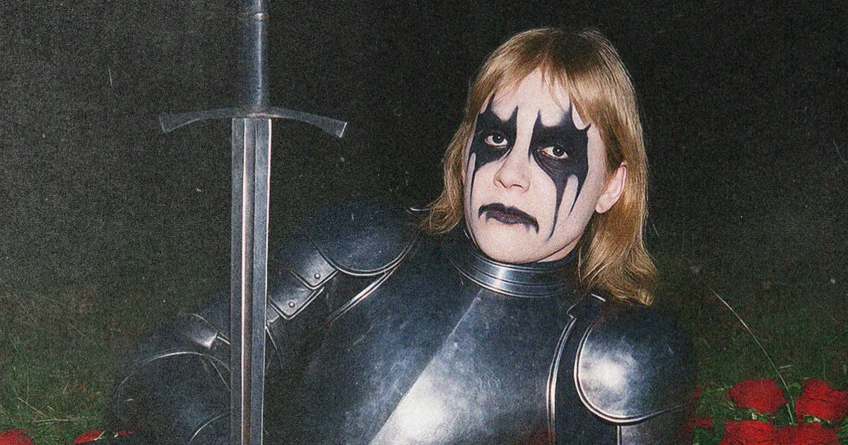 Kiadott egy látszólag alap black metal lemezt, aztán az internet megőrült tőle
