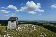 Ki gondolná, hogy ez a bakonyi tető életveszélyes? Pedig hivatalosan az, és mi is későn tudtuk meg