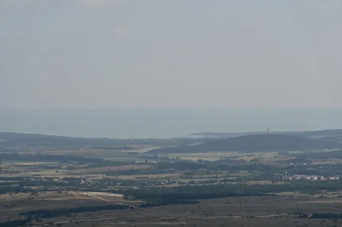 Mórocz-gerinc, Mórocz-tető, Balaton és az Öreg-Futóné – Fotó: Tenczer Gábor / Telex