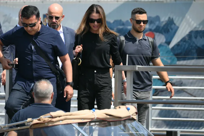 A felső képtől indulva: Ivanka Trump, Oprah Winfrey, Ránija jordán királyné, Kris Jenner, Kim Kardashian, Orlando Bloom, Domenico Dolce és Khloé Kardashian is részt vesz majd Jeff Bezos és Lauren Sanchez esküvőjén – Fotó: Luigi Iorio, Stefano Mazzola / Getty Images; Marco Bertorello / AFP