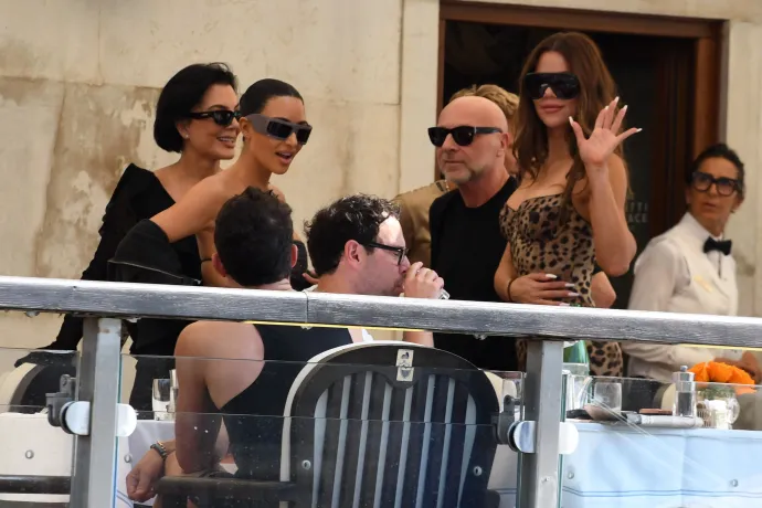 A felső képtől indulva: Ivanka Trump, Oprah Winfrey, Ránija jordán királyné, Kris Jenner, Kim Kardashian, Orlando Bloom, Domenico Dolce és Khloé Kardashian is részt vesz majd Jeff Bezos és Lauren Sanchez esküvőjén – Fotó: Luigi Iorio, Stefano Mazzola / Getty Images; Marco Bertorello / AFP