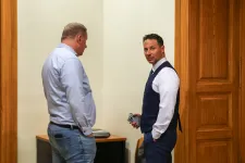 Ha Gyurira nyomás nehezedett, hogy valaki nagyon szeretne átmenni a vizsgán, jóindulatból próbált segíteni