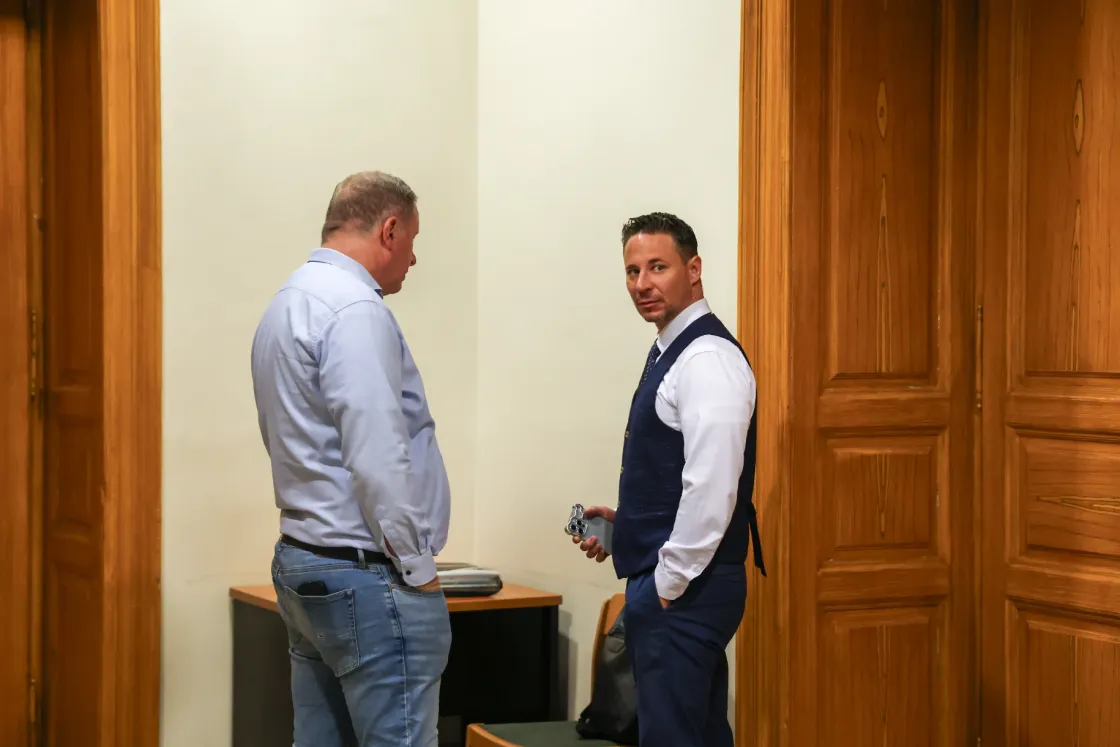 Ha Gyurira nyomás nehezedett, hogy valaki nagyon szeretne átmenni a vizsgán, jóindulatból próbált segíteni