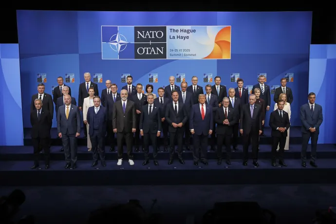 Csoportkép a NATO-tagországok kétnapos csúcsértekezletének második napi ülésén Hágában 2025. június 25-én. Pedro Sánchez a képen jobbra – Fotó: Omar Havana / Getty Images