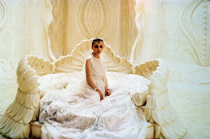 Tami Stronach mint a Gyerek-császárnő a Végtelen történet című filmben – Fotó: KPA / United Archives / Getty Images
