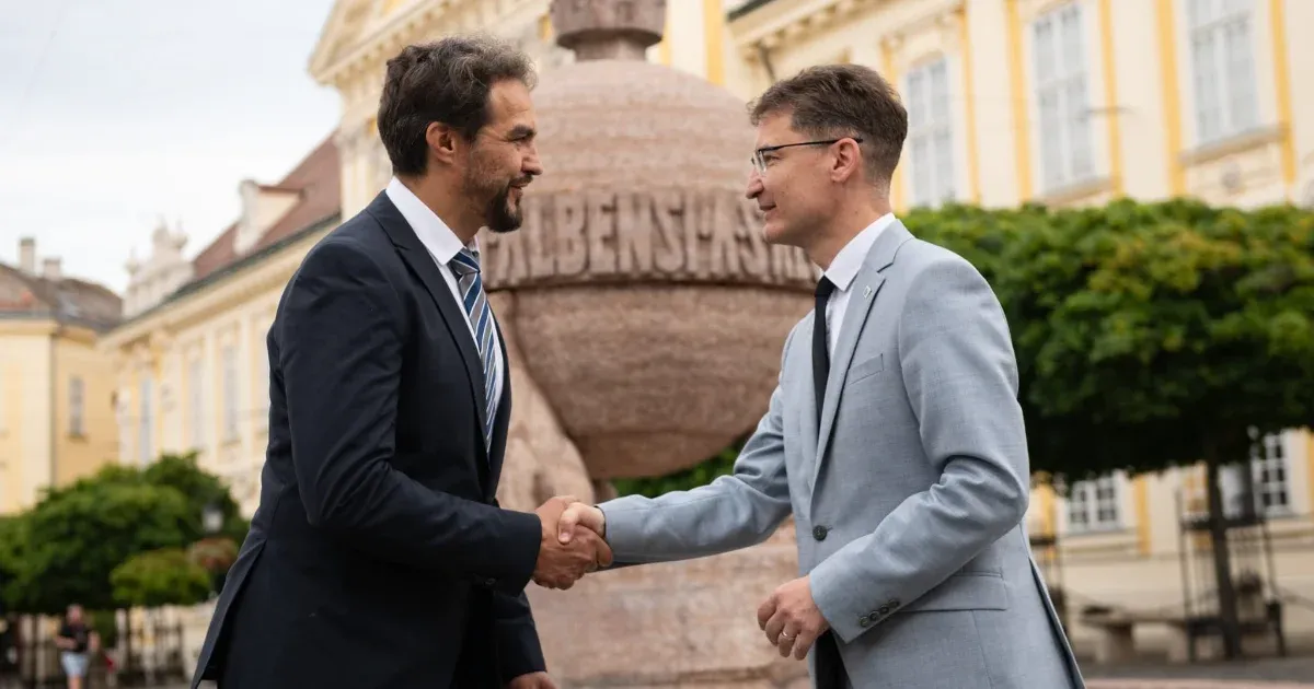 A társulat nem Dolhai Attilát akarta, de őt választották a székesfehérvári színház élére