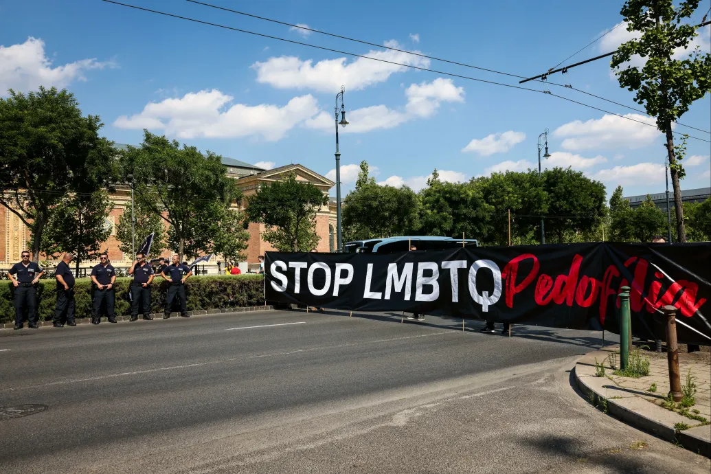 A szélsőjobbos Hatvannégy Vármegye lefoglalta magának szombatra a Városháza parkot – Forrás: Telex.hu