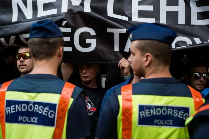 A szélsőjobbos Hatvannégy Vármegye foglalná le magának szombatra a Városháza parkot