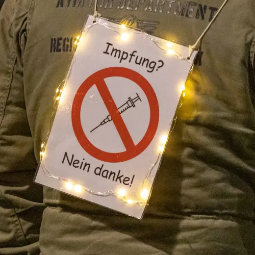 Fact-check: Tényleg van higany az oltásokban?