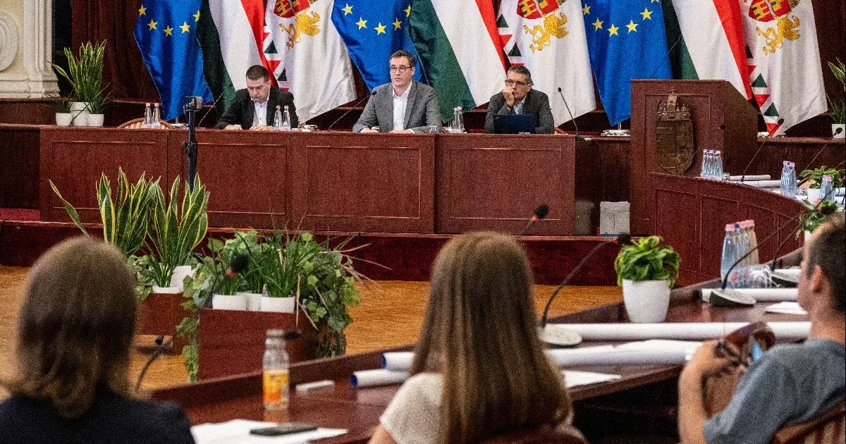 Az utolsó pillanatban döntenek a fővárosi képviselők, hogy költségvetés nélkül hagyják-e Budapestet