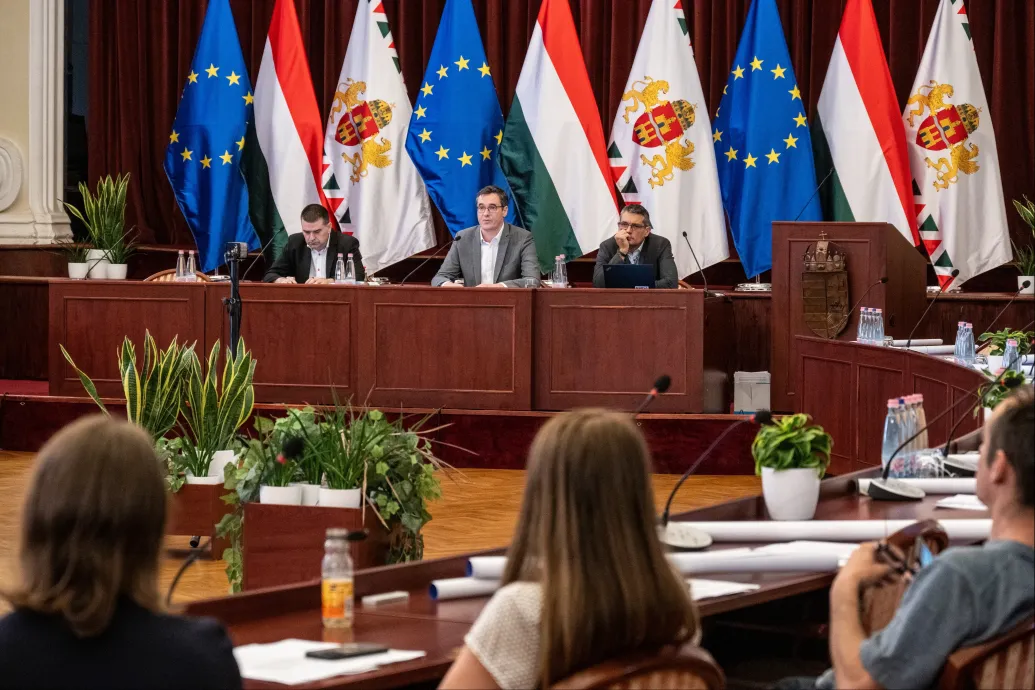 Az utolsó pillanatban döntenek a fővárosi képviselők, hogy költségvetés nélkül hagyják-e Budapestet – Forrás: Telex.hu