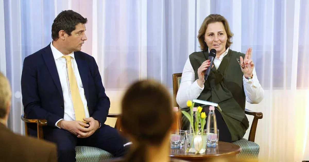 MNB-ügy: utalással érkezett 100 milliárd forint a számlájukra, és a Skype-on beszélték meg, mit vegyenek belőle