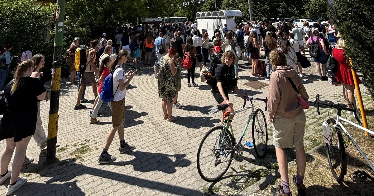 Elszakadt a felsővezeték, a győri fővonalon hosszabb közlekedésre kell számítani