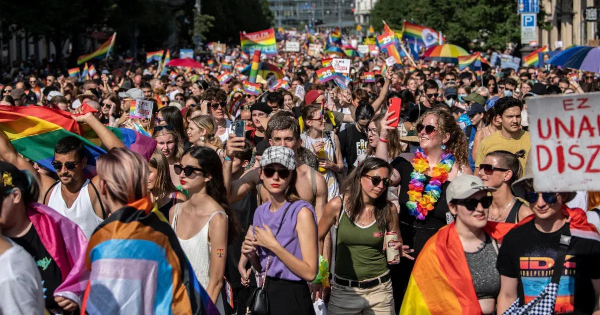Az OMSZ szerint nem kereste őket senki a szombati tömegrendezvények miatt, a főváros azt írta, magán mentőszolgálat biztosítja a Budapest Büszkeséget