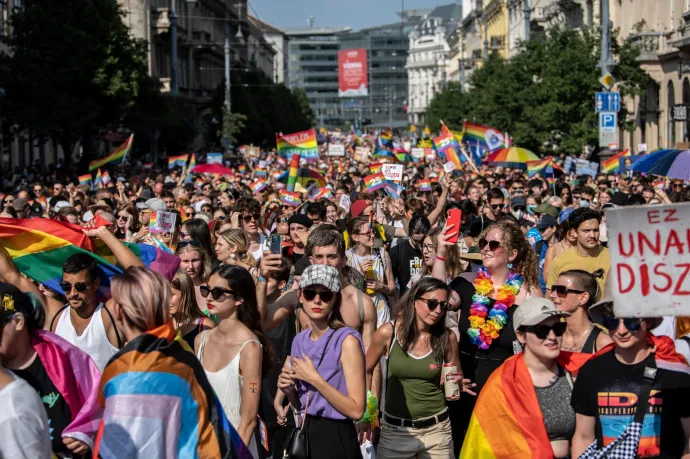 Az OMSZ szerint nem kereste őket senki a szombati tömegrendezvények miatt, a főváros azt írta, magán mentőszolgálat biztosítja a Budapest Büszkeséget